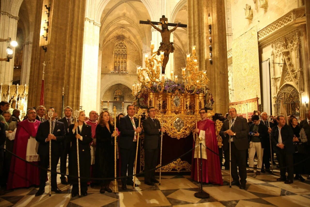 Espera en la Catedral de Sevilla antes de la procesión extraordinaria de clausura del Congreso de Hermandades y Piedad Popular.?w=200&h=150