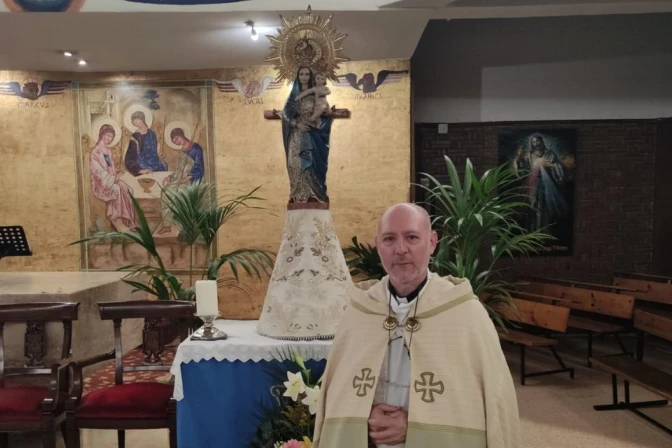 Imagen de la Virgen del Pilar perdida en las inundaciones que añora el P. Alberola, párroco de Catarroja (España).