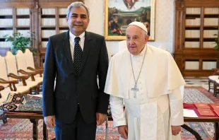 El Papa Francisco recibe en el Vaticano con Mohsin Naqvi, el ministro del Interior de Pakistán, el lunes 3 de junio de 2024. Crédito: Vatican Media