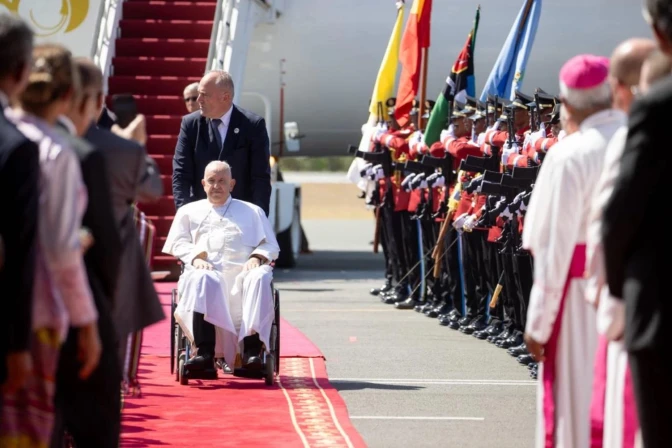 El Papa Francisco llega a Timor Oriental