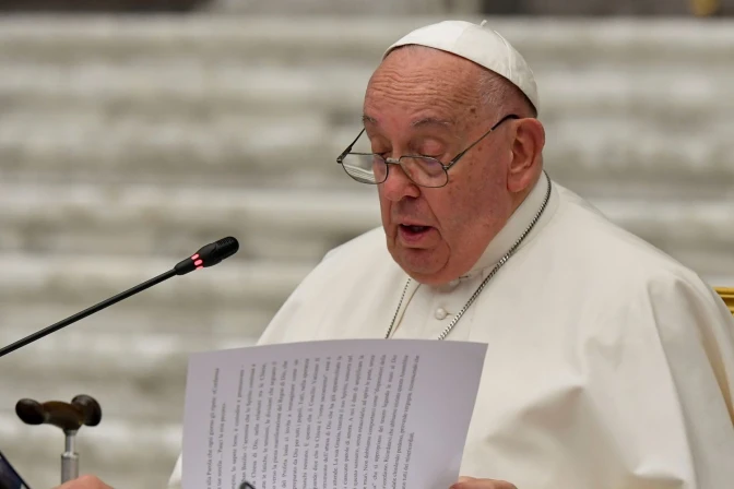 Imagen del Papa Francisco durante su discurso en la sesión final del Sínodo de la Sinodalidad