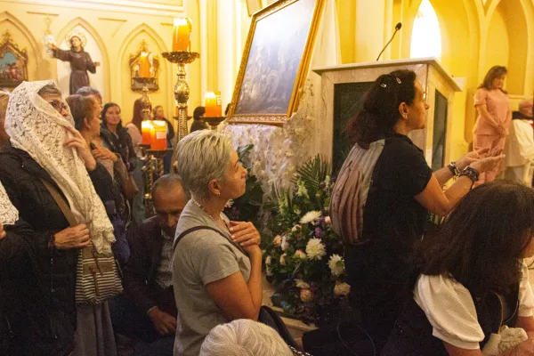 The faithful approached the church with devotion, hoping to receive forgiveness from Assisi.  Credit: Eduardo Berdejo (ACI).