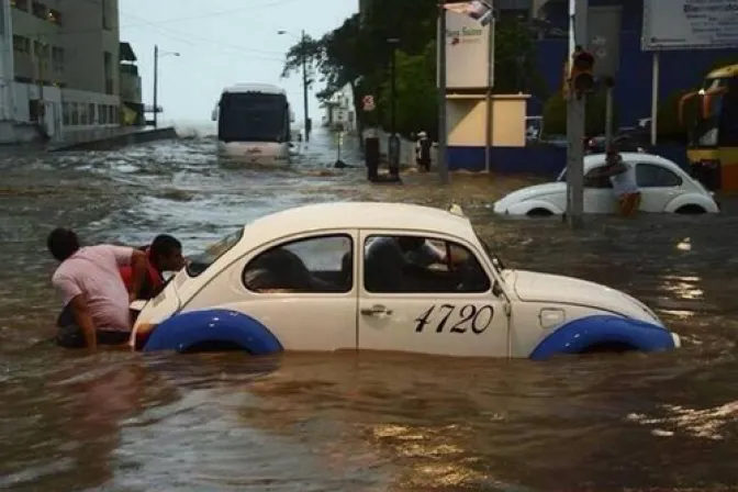 Iglesia en México asiste a damnificados por tormentas