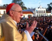 Cardenal Bergoglio en la Misa central de la peregrinación al Santuario de la Virgen de Luján (foto aica)