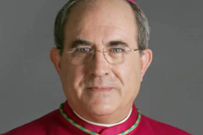 Mons. Asenjo recuerda que cofradías son parte de la Iglesia