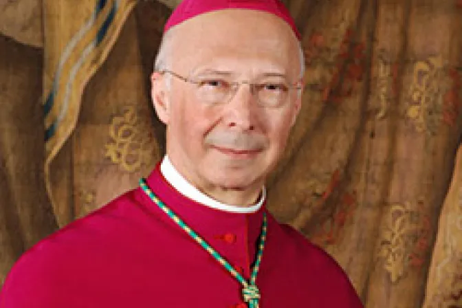 Crucifijo es fundamental en historia de Europa, dice Cardenal Bagnasco