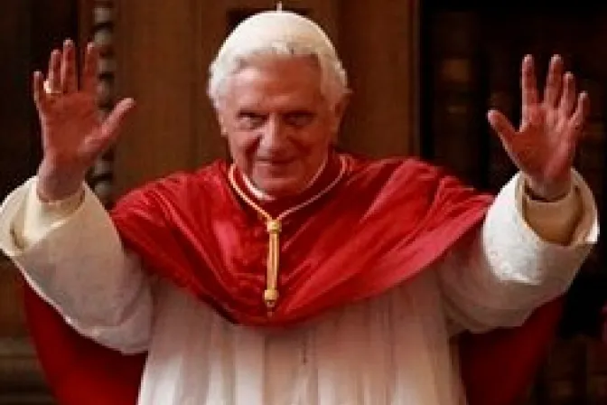 Benedicto XVI conforta a niño escocés enfermo de cáncer y reza por él