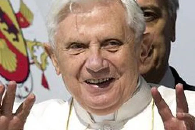 Benedicto XVI impondrá palio a 15 arzobispos de América 
