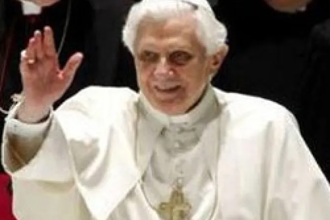 Eucaristía y oración son vitales para sacerdotes, recuerda el Papa Benedicto XVI 