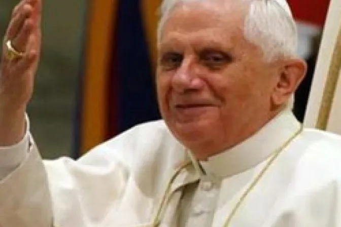 Iglesia necesita sacerdotes amigos de Jesús en la Eucaristía y el Evangelio, dice el Papa