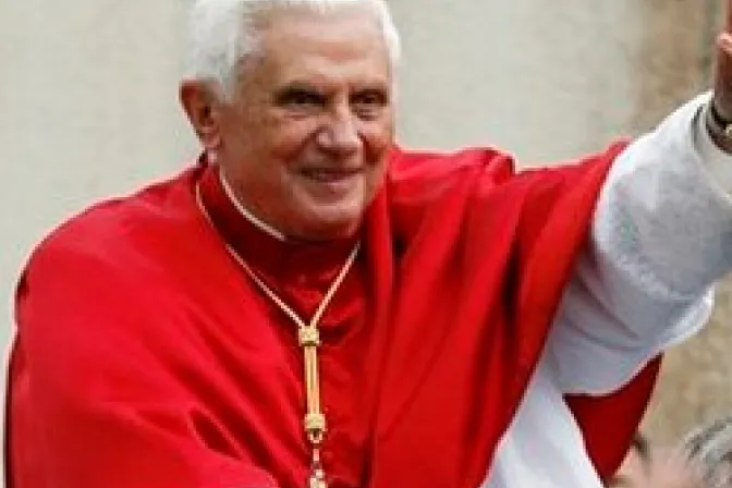 Iglesia no renuncia nunca a la verdad ni a la libertad, dice Benedicto XVI en Catedral de Santiago
