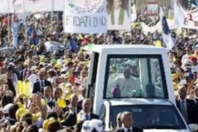 Benedicto XVI rompe récord de multitudes en Italia