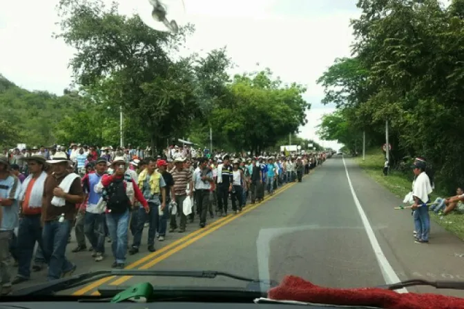 Colombia: Arzobispo pide insistir en diálogo ante paro cafetero