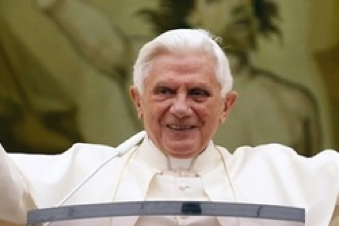 Benedicto XVI: Sin Dios, el trabajo se reduce a activismo estéril