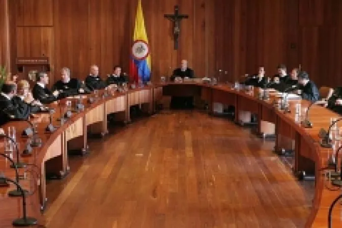 Lanzan campaña para evitar que ley antidiscriminación condene a obispo colombiano