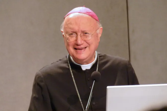 Mons. Celli pide a católicos dar testimonio de la fe en las redes sociales