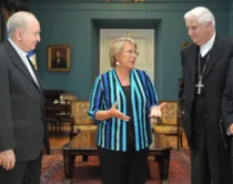 Cardenal Errázuriz / Presidenta Bachelet / Mons. Goic (foto Presidencia de la República de Chile)