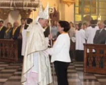 Cardenal Juan Luis Cipriani saluda a alcaldesa Susana Villarán (foto Arzobispado de Lima)