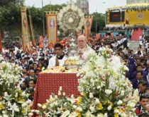 La procesión eucarística en la Misa de ayer