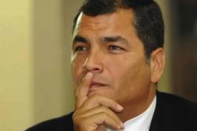 Ecuador: Preocupación por acercamiento de Rafael Correa a lobby gay