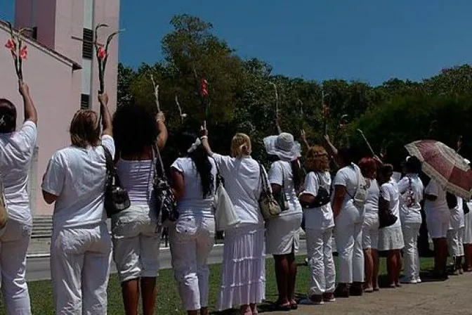 Detienen a más de 70 damas de Blanco tras salir de Misa dominical
