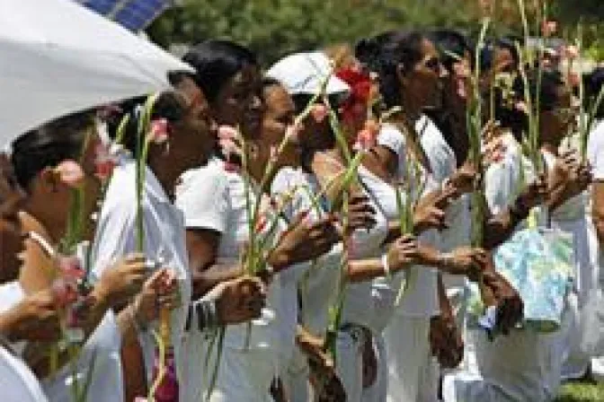 Damas de blanco persistirán en participar en Misas de Benedicto XVI