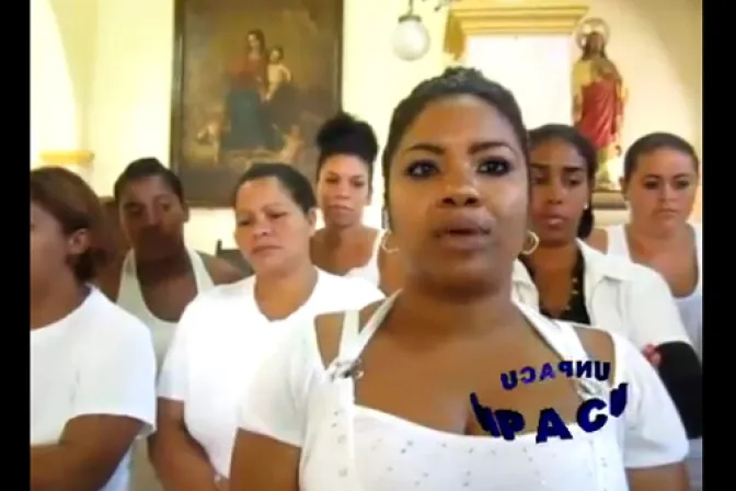 VIDEO: Damas de Blanco: Agentes del gobierno cubano las golpean dentro de una iglesia