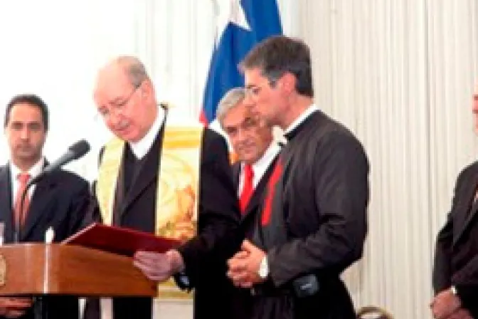 Bendicen monumento del padre del periodismo en Chile