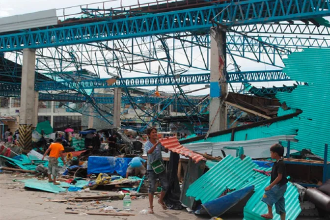 Cáritas Filipinas envía 10 camiones con comida y 50 paquetes con medicinas y ropa a zonas más afectadas