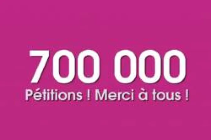 Francia: 700 mil firmas a favor del auténtico matrimonio y contra uniones gay