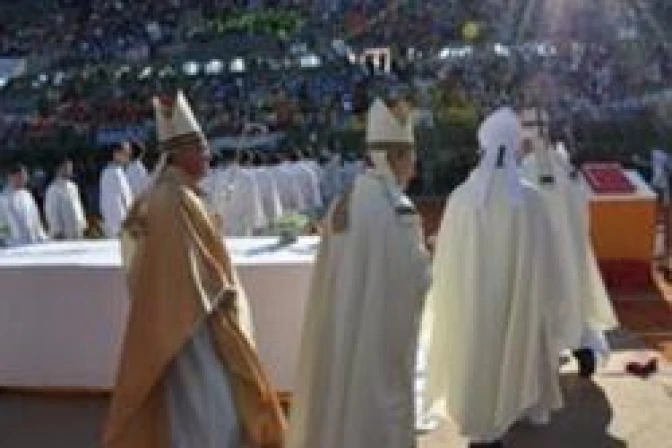 Cardenal Bergoglio a niños: Solo Jesús puede cambiar sus corazones