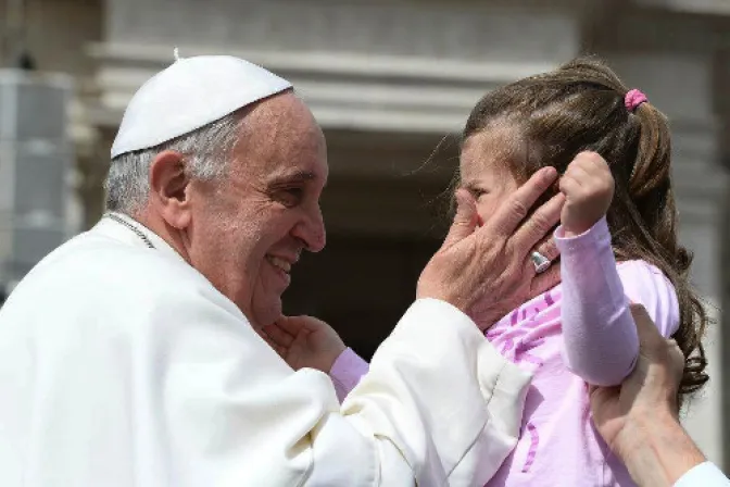 El trabajo infantil es una verdadera esclavitud, asegura el Papa