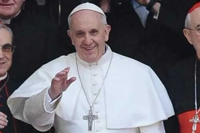 El Papa Francisco promete visitar centro de refugiados “sin papeles”