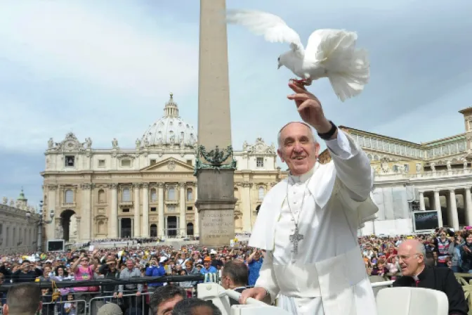 No se puede ser cristiano solo a veces, hay que serlo siempre, recuerda el Papa