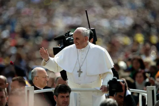 Hacer el bien a todos es un deber y un bello camino a la paz, dice Francisco