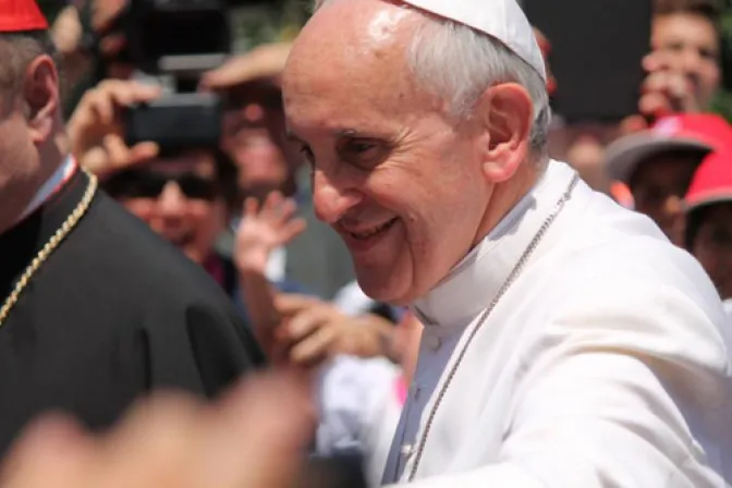 Papa Francisco: Encomendamos el grito de paz del mundo a la Virgen María