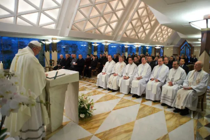 Jesús es la puerta verdadera para entrar en el Reino de Dios, asegura el Papa