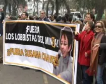 Los pro-vida en el plantón que pidió destitución de promotora del aborto, Susana Chávez (foto ACI Prensa)