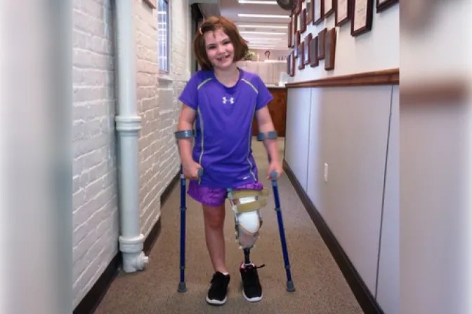 Niña católica que perdió pierna en tragedia de Boston es "increíble fuente de inspiración"