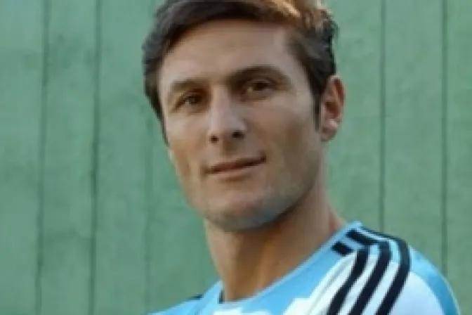 Futbolista Javier Zanetti comparte testimonio en encuentro mundial de las familias