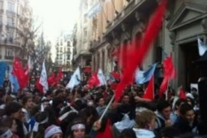 Argentina: Jóvenes se manifiestan por la vida y contra el aborto