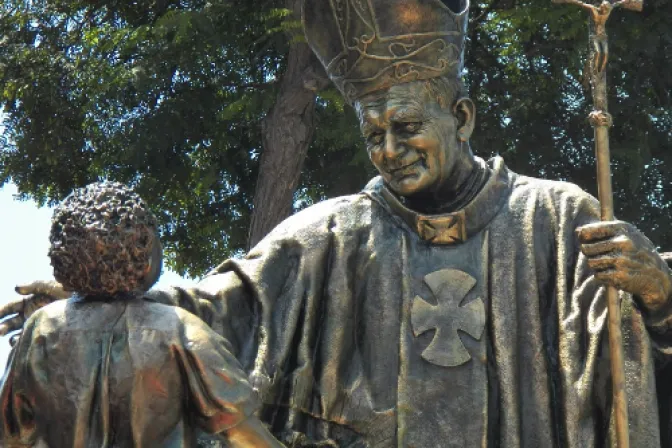 VIDEO: Inauguran estatua de seis metros de Beato Juan Pablo II en Perú