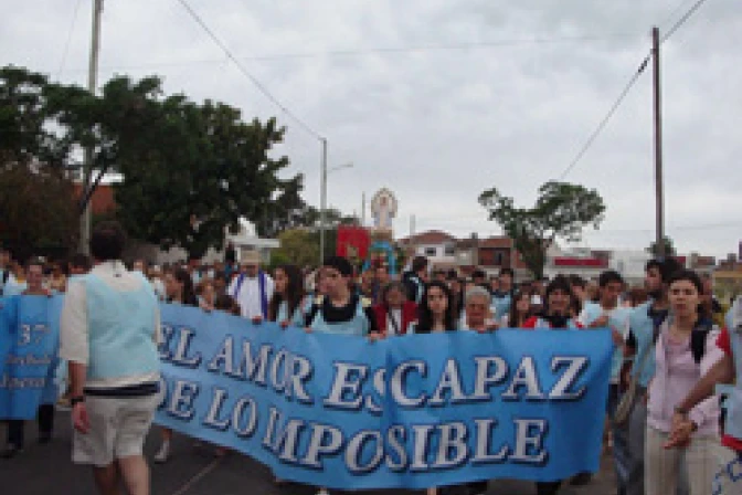 Más de 20 mil marchan por la esperanza en Argentina junto a la Virgen de Luján