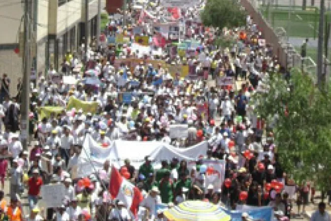 Casi 50 mil personas en marchas por la vida en Perú