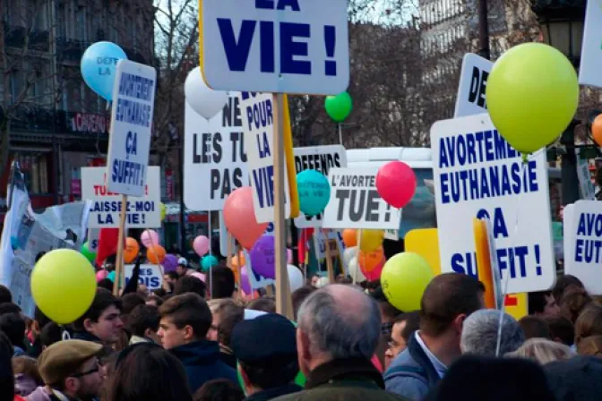 Organizan Marcha por la vida en París para apoyar reforma del aborto en España