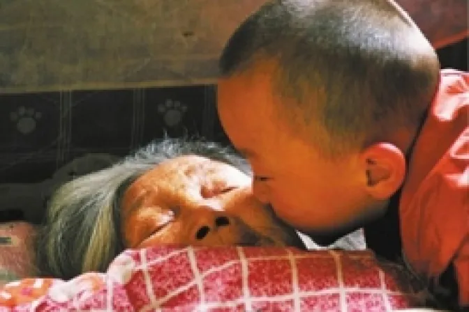 China: Anciana salva a más de 30 bebés abandonados