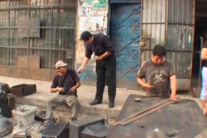 [VIDEO] Seminaristas salen al encuentro de fieles en las calles de Lima