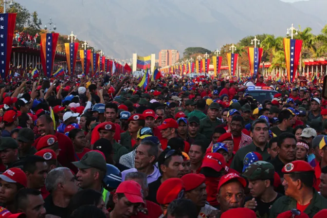 La fe ha mantenido unida a Venezuela, afirma columnista tras muerte de Chávez