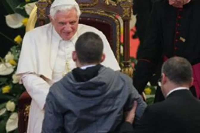 Ante niños discapacitados, el Papa pide que tecnología médica respete la vida