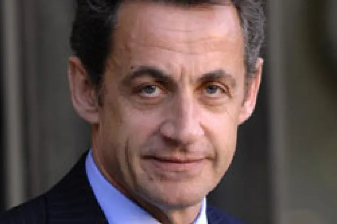 Sarkozy: Francia debe compartir magnífica herencia cristiana